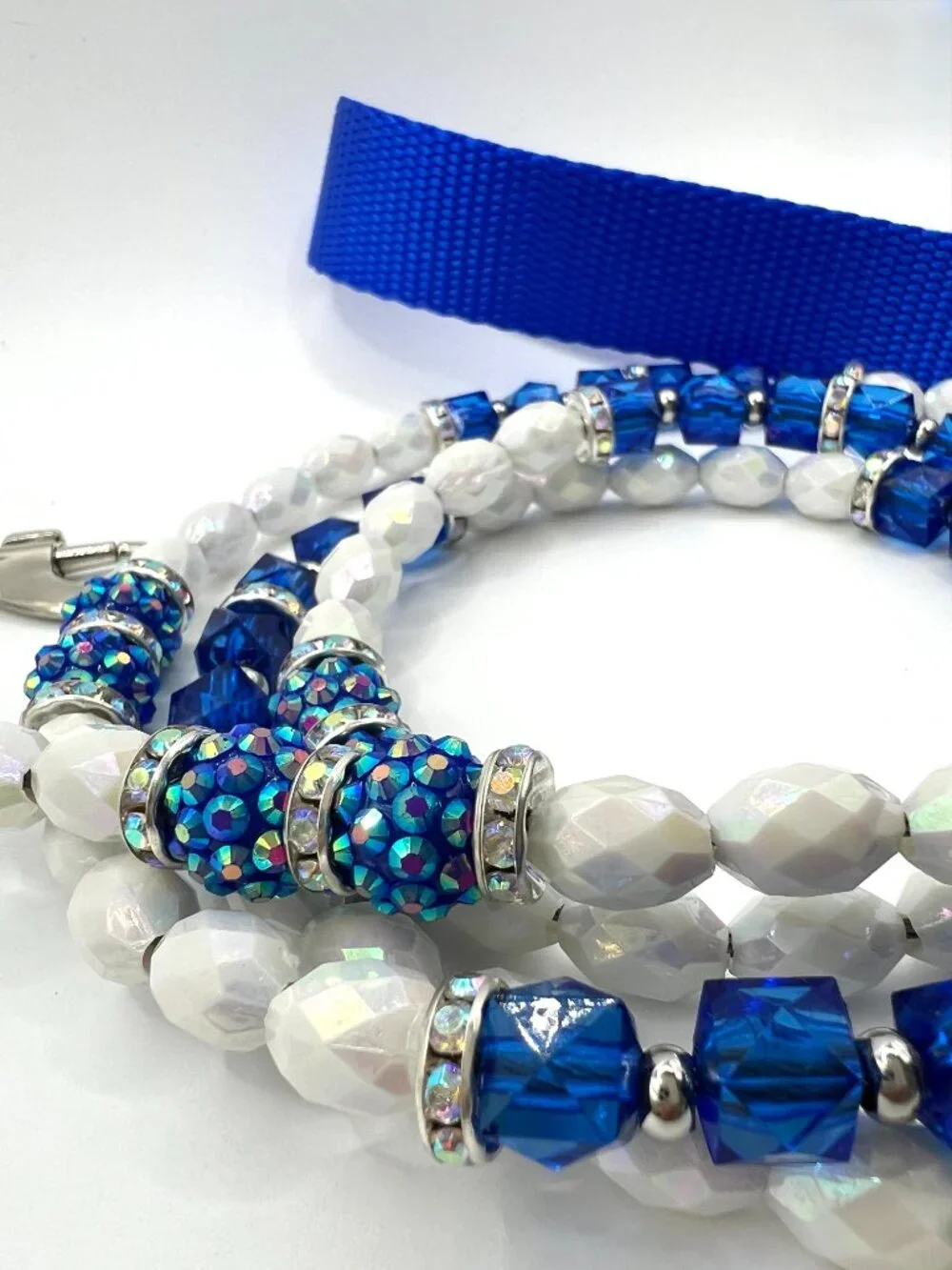 Bougie Beaded Dog Leash - Blue & White - Sparkly - Handmade - Picture 7 of 8